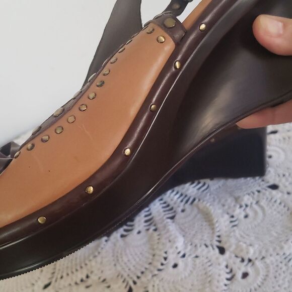 B Makowsky Studded Leather Wedge Sandals Sz 10M - Picture 6 of 8